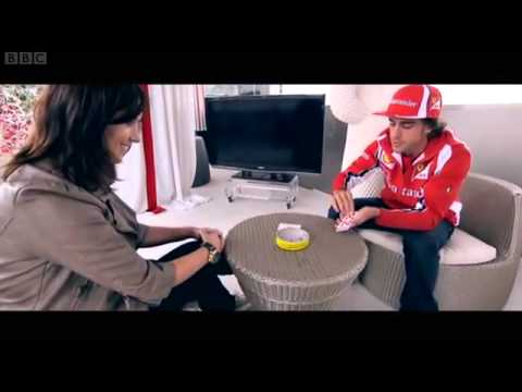 Videó: Alonso kártyatrükkökkel lazít két Forma-1-es futam között