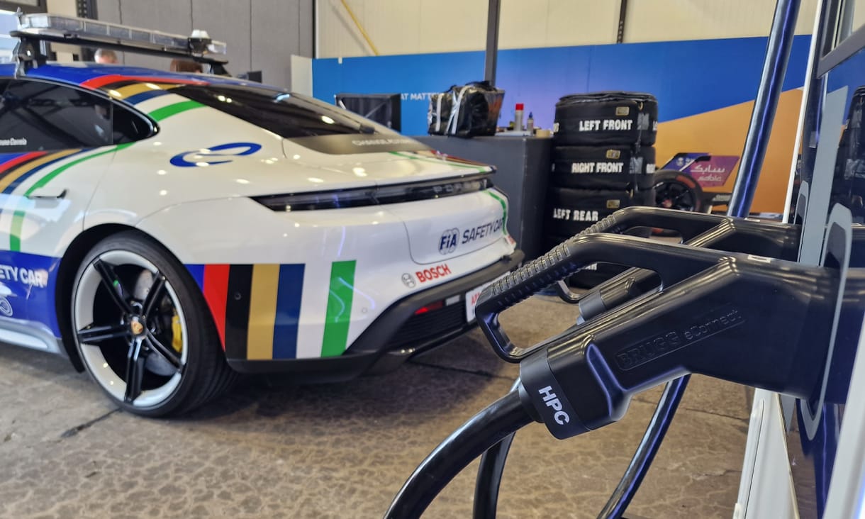 Villanyautó töltés akár 15 perc alatt: magyar töltőkkel találkoztunk a berlini Formula E futamon