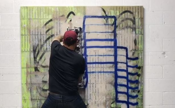 „Bűncselekmény graffitizni”: ezért nem fizetett a H&M a művésznek, akinek az alkotását használják
