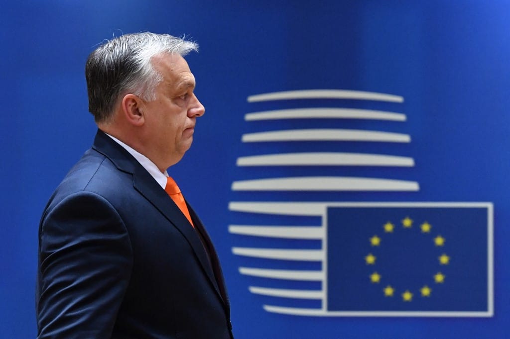 Guardian: Ki kell végre mondani, hogy Orbán Viktor blöfföl az EU-val folytatott vitáiban