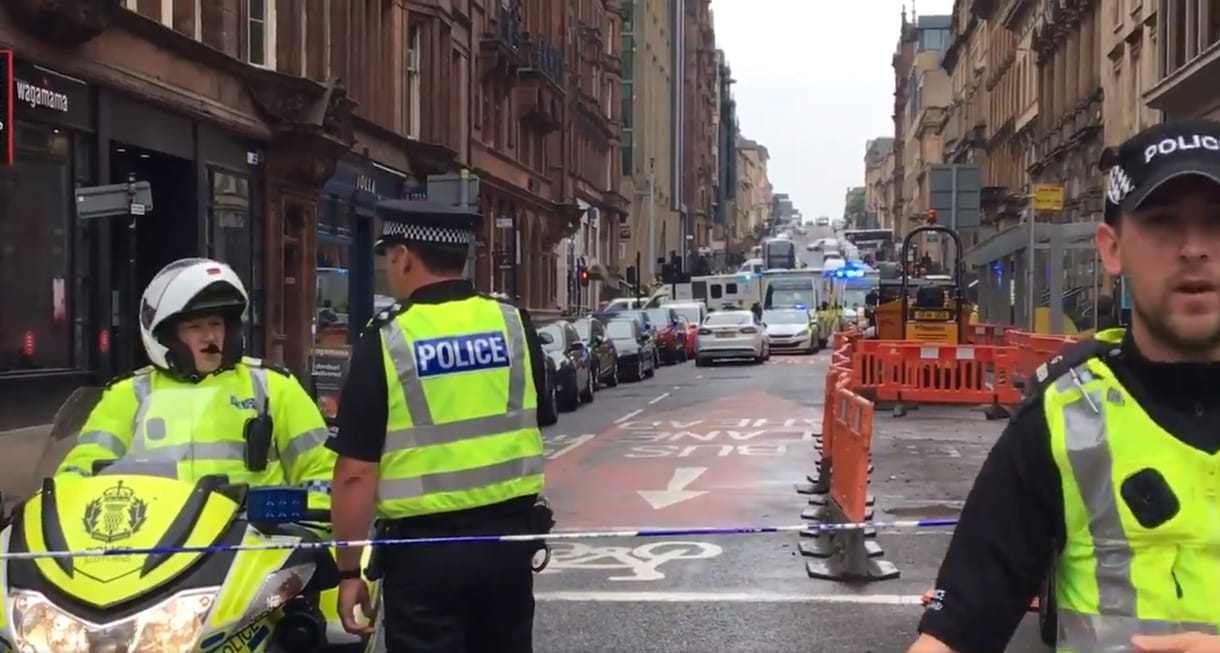 Késeltek Glasgow belvárosában: három halálos áldozat lehet, lelőtték a támadót