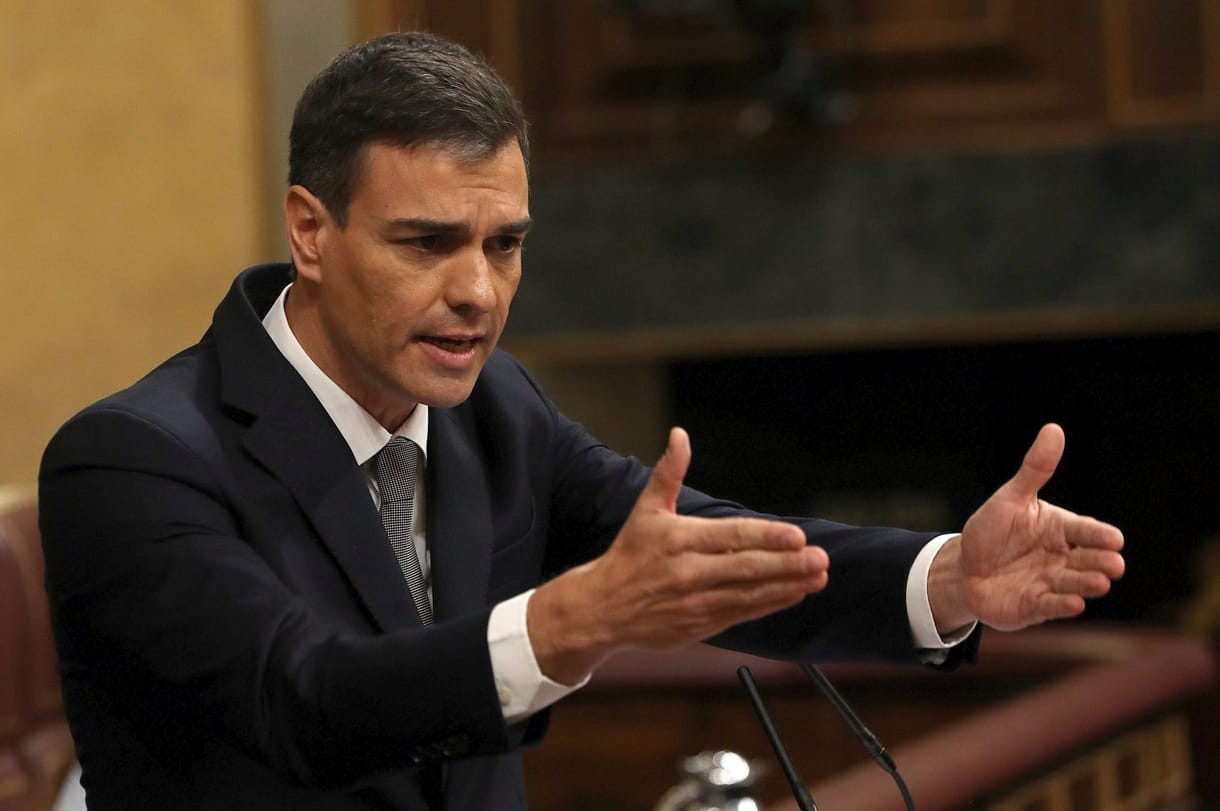 Spanyol kormányfő: a nem létfontosságú ágazatok leállnak két hétre