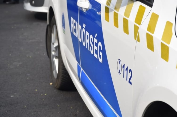 A megkéselt rendőr állapota stabil, de még 