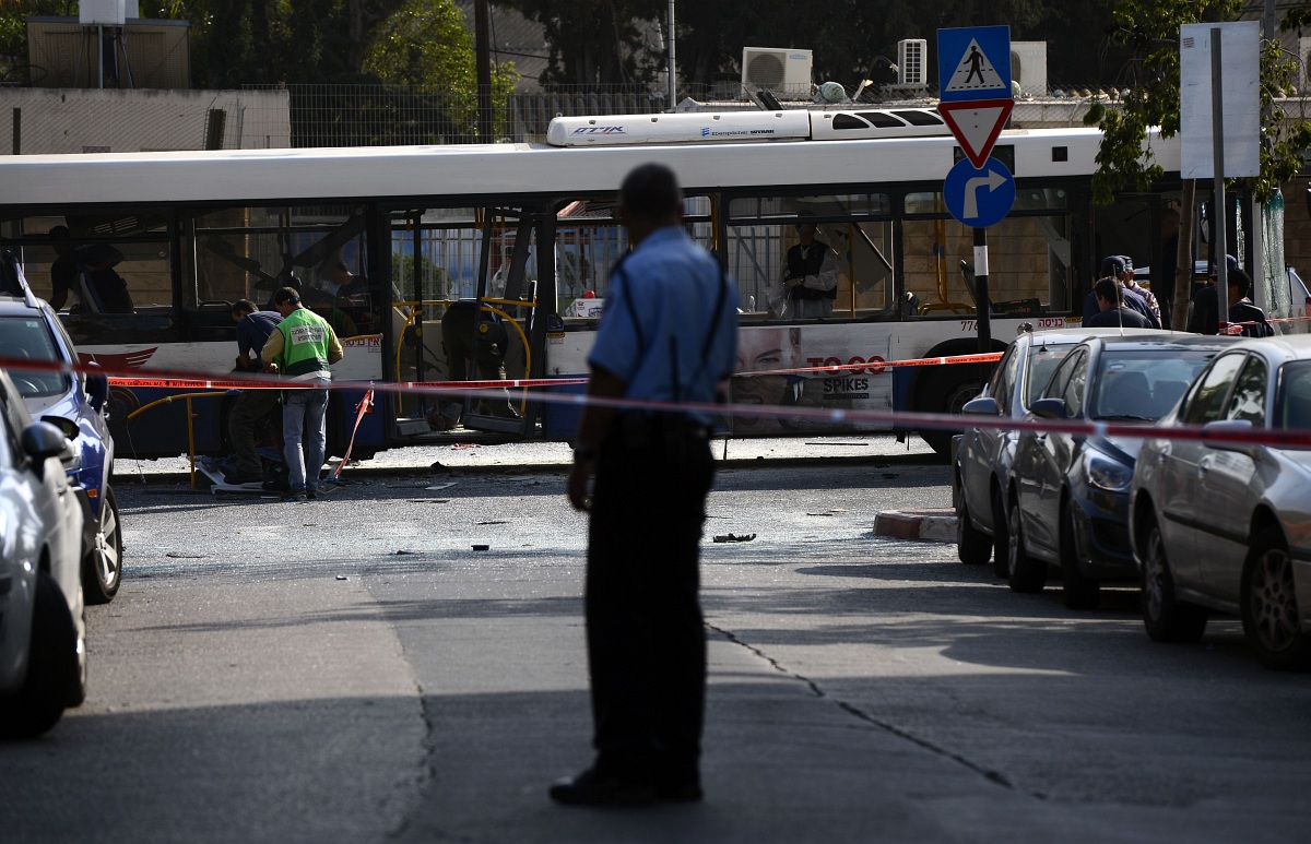 Fotók: buszt robbantottak Tel-Avivban