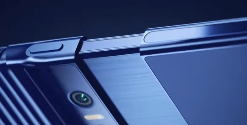 A TCL telefonja nem csak széthajtogatható, utána még nyújtható is