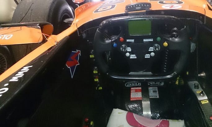 Igazi F1-autót venne? 105 millió forint és már indíthatja is az öreg Verstappen 900 lóerős kocsiját