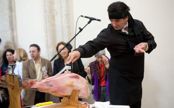 Spanyol különlegesség: sonkaszelés mesterfokon