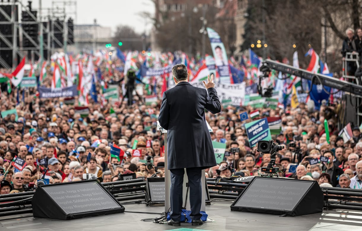 Az ellenzék igazolva látja gazdasági terveit, Orbánnak fogy a muníciója