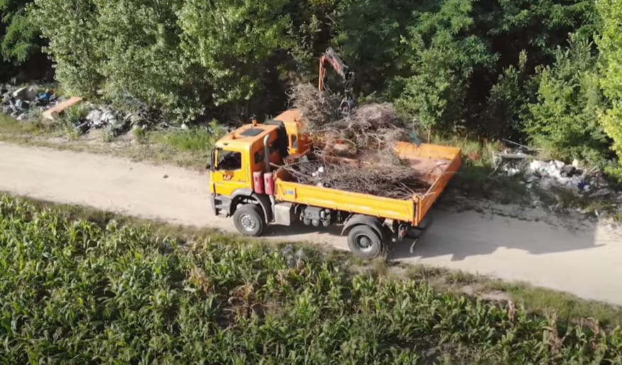 Hatalmas mennyiségű szemét hever a hazai utak mentén
