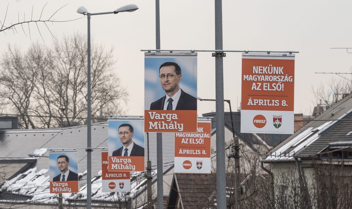 Varga Mihály úgy beszélt az euróról, hogy migránsozott és riogatott is egy kicsit mellette