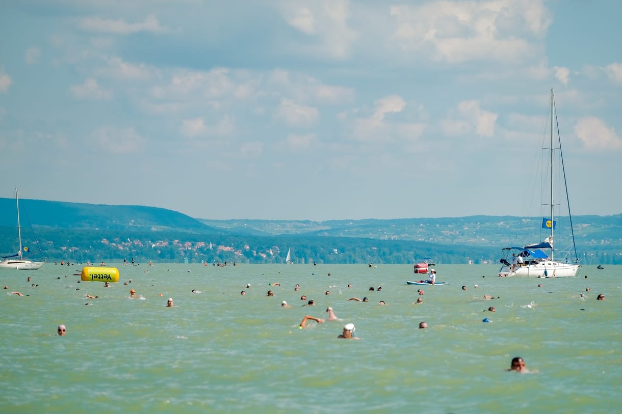 Belefulladt egy fiatal férfi a Balatonba, miközben bajba jutott barátnőjét mentette ki