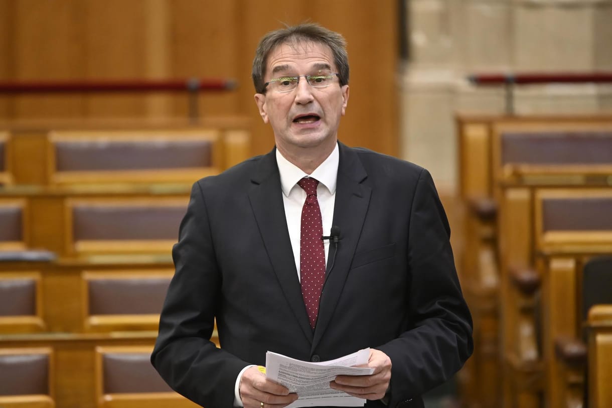 Völner önként jelentkezett az ügyészségen, ám a megjelenése még „nem időszerű”