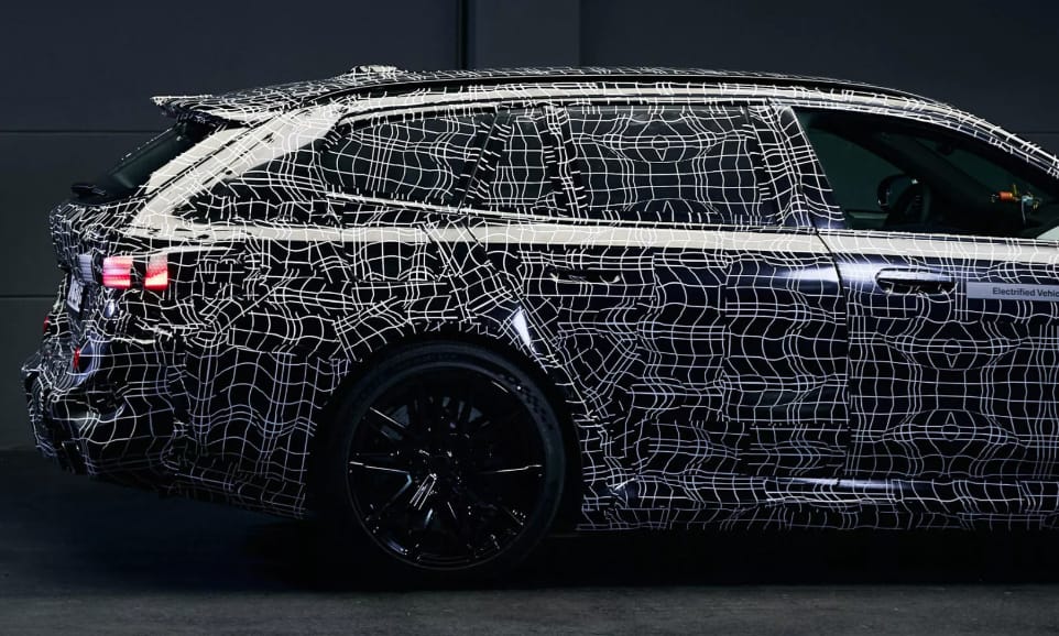 Az első hivatalos fotók az akár 800 lóerős új kombi BMW M5-ről