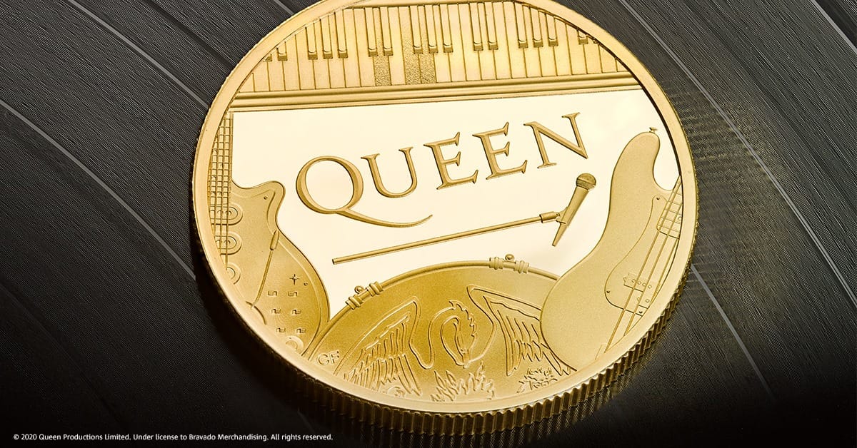 Freddie Mercury még sohasem került ilyen közel a királynőhöz