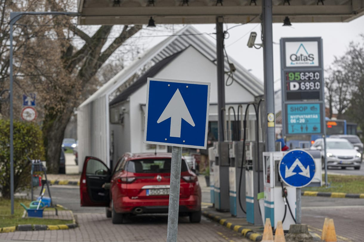 A benzindrágulás most jórészt Putyinnak és a szaúdiaknak köszönhető, a jövő januárit a magyar kormány intézi