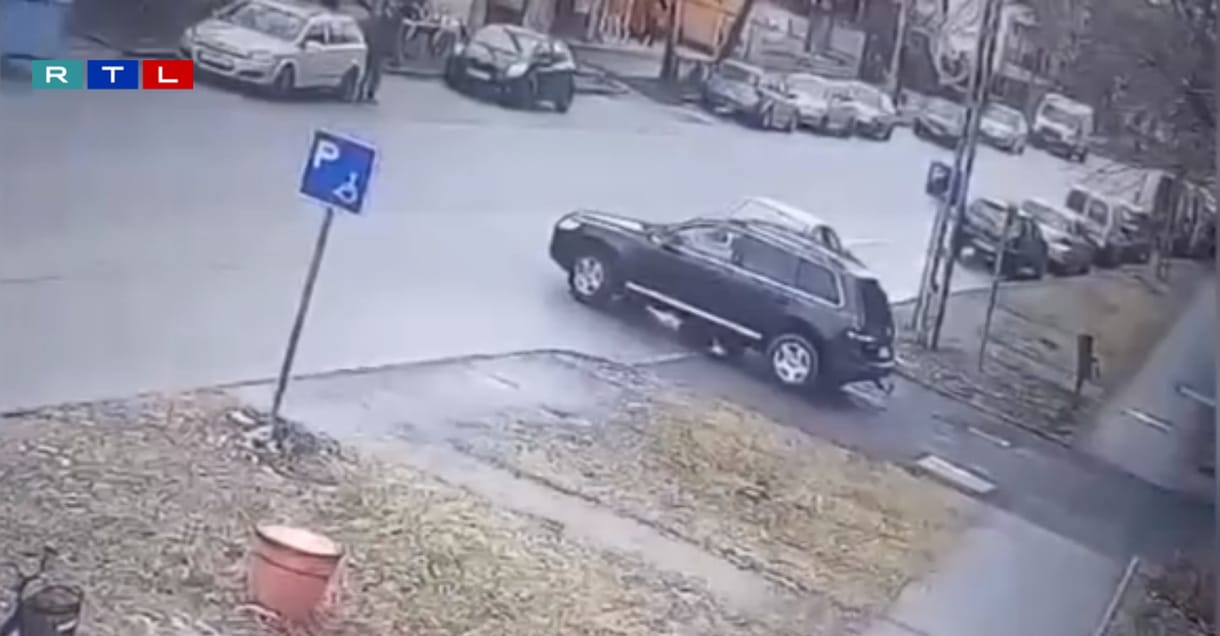 Nem vette észre, hogy elütött egy gyalogost, így még kétszer átment rajta a téglási sofőr – videó