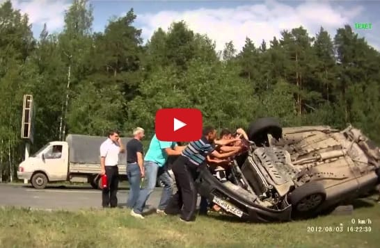 Vannak még jó emberek az orosz utakon – videó