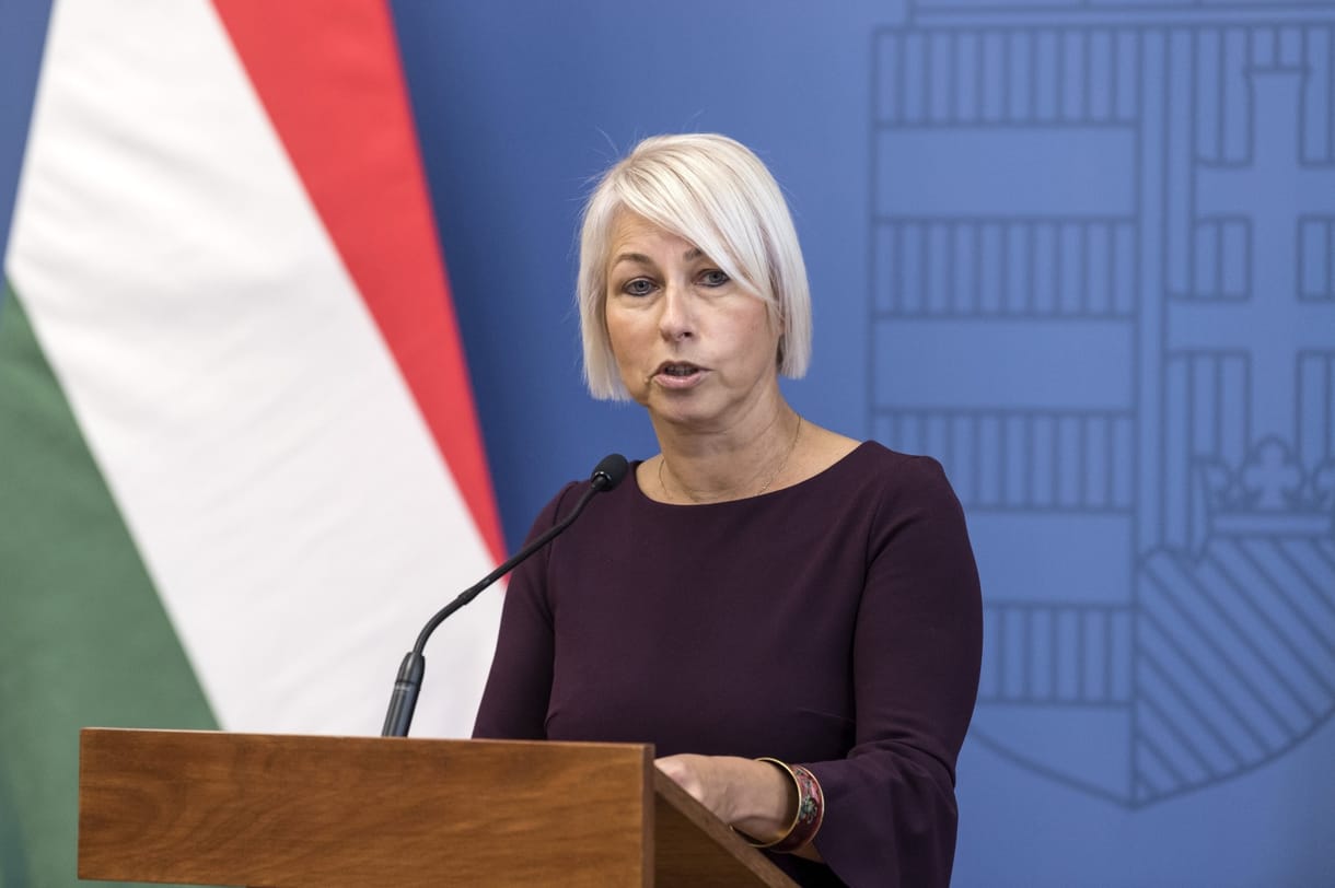 Közel 700 ezer forintért igényelt fotós holmikat egy fideszes képviselő