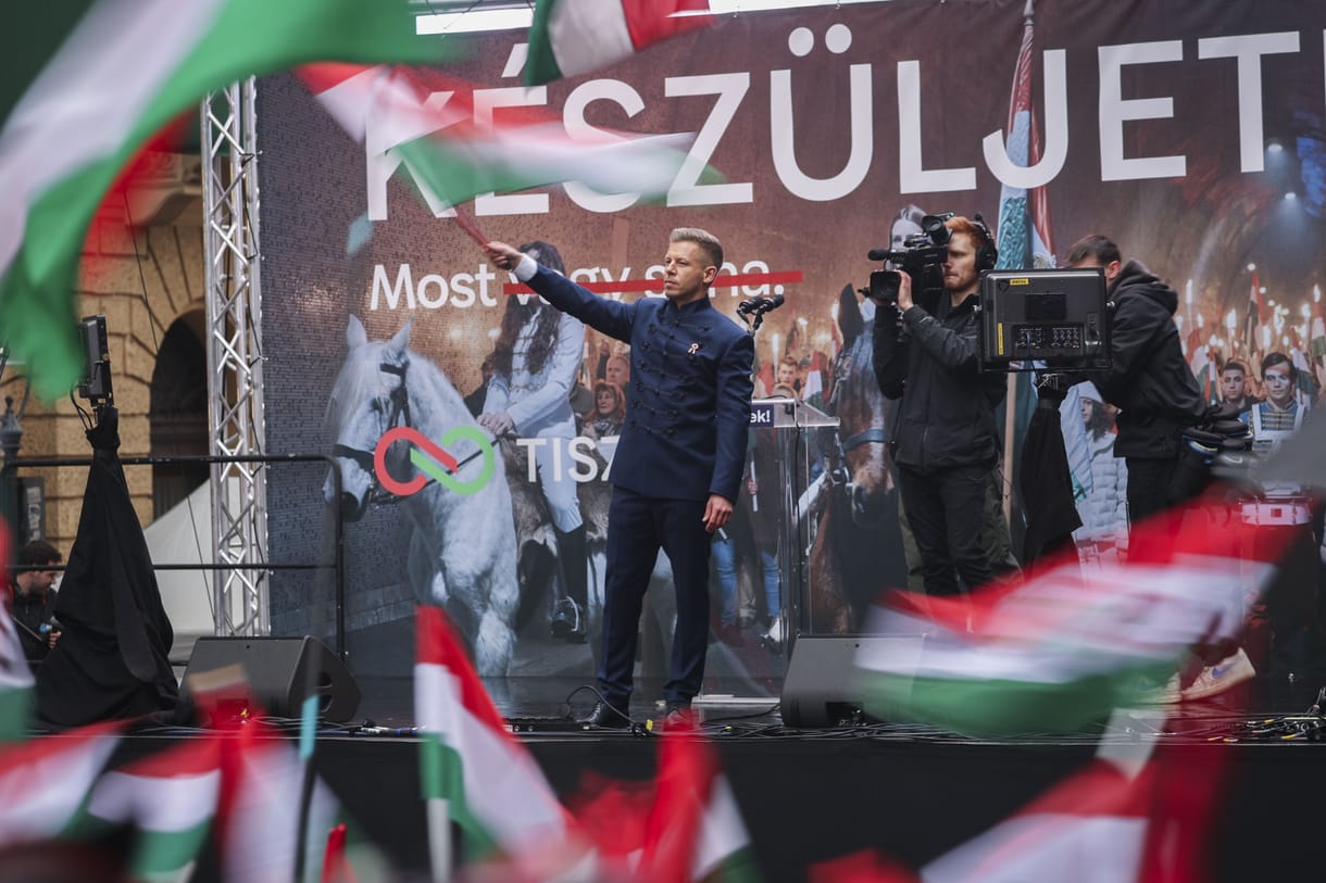 Závecz: Öt százalékpontos előnnyel stabilizálta vezető pozícióját a Tisza Párt