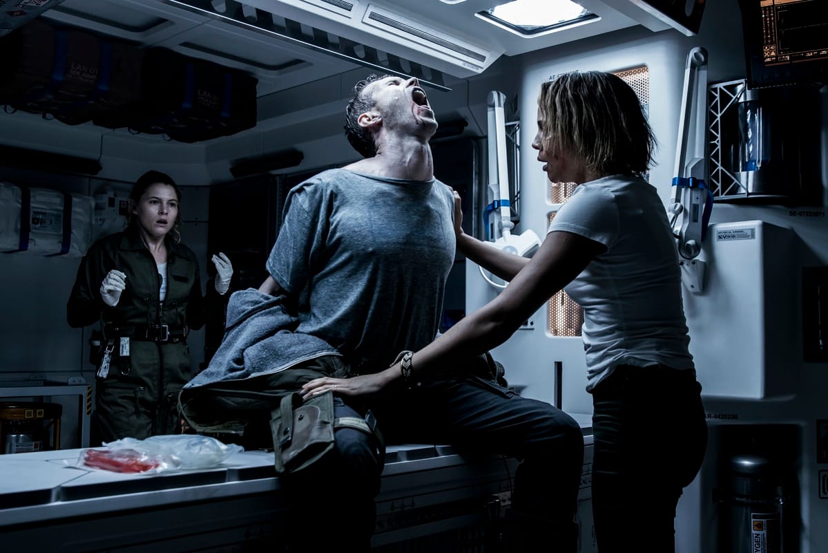 Brutális előzetest és izgalmas képeket kaptunk az új Alien-filmhez