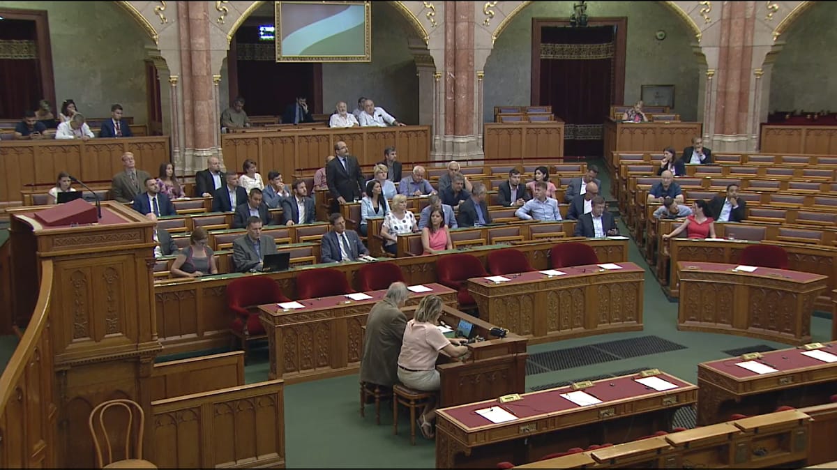 Kitiltották a Parlamentből az Index újságíróját