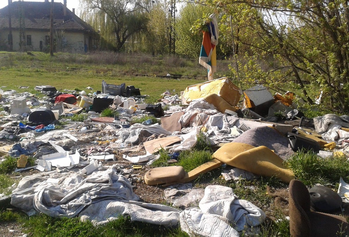 Hatalmas mennyiségű illegális szemetet visznek el Esztergomról
