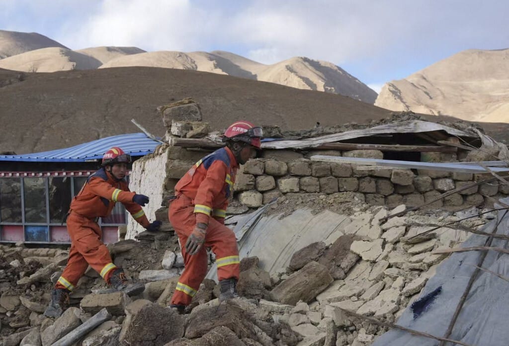 Legalább 126 halálos áldozata van a tibeti földrengésnek