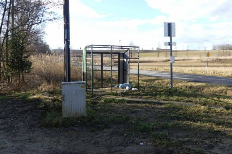 Szétkapta a kisorokláni buszmegállót, majd leadta a vastelepen