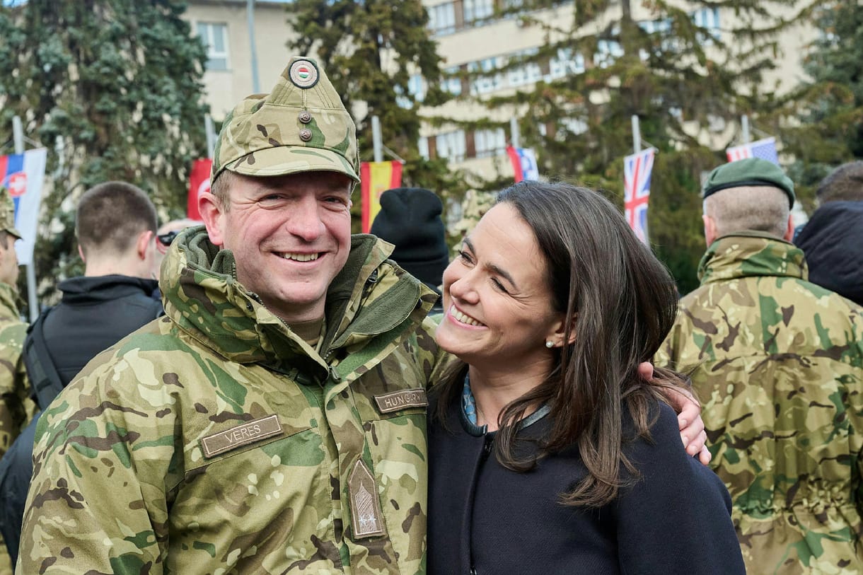Az ország aranytartalékáért felel őfelsége alezredese, Novák Katalin férje, a pr-katona