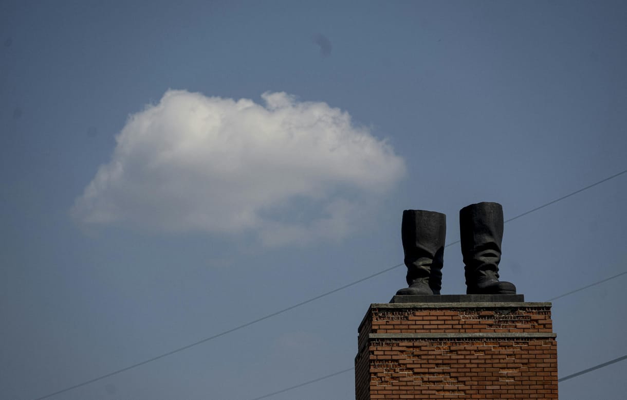 A pusztulás szélén állnak a szocialista rendszer emlékműveit őrző Memento Park szobrai