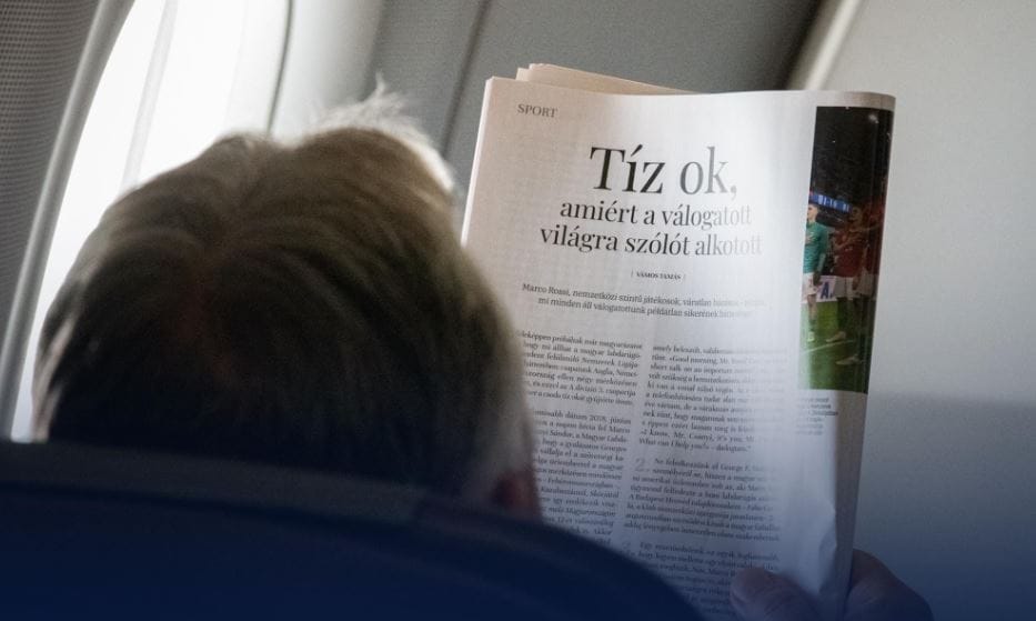 Orbán Viktor úton van Brüsszelbe, és közben nagyon elmélyült a fociválogatott sikereiben