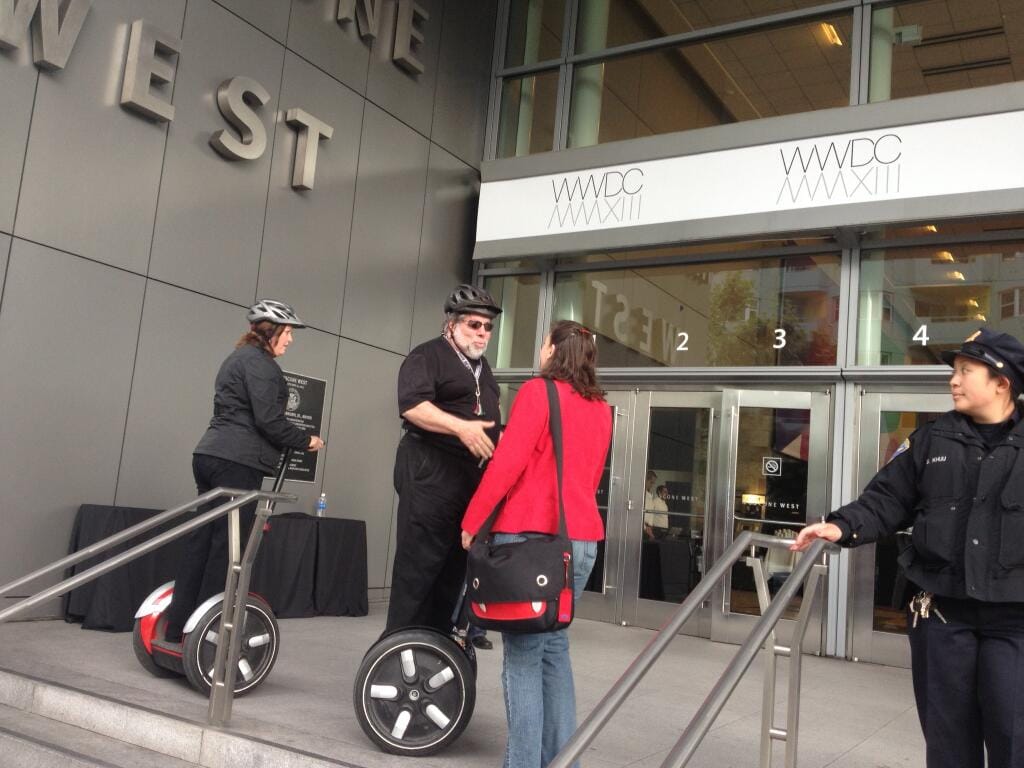 Fotó: így gördült be Steve Wozniak a WWDC-re