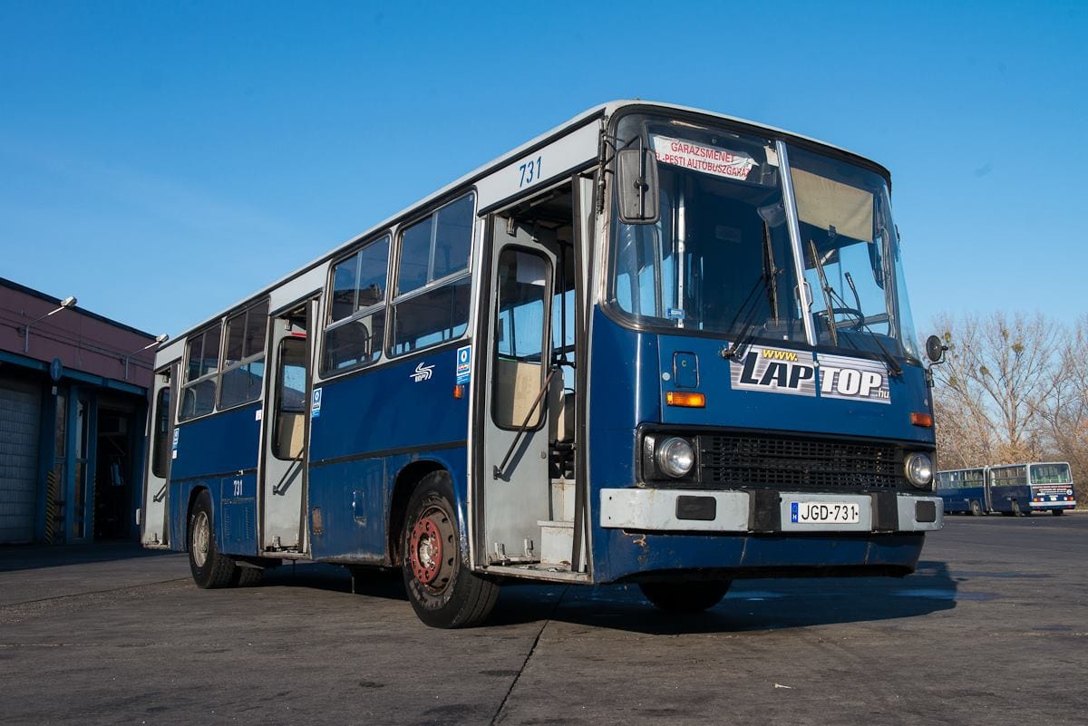 Búcsúzik a BKV legöregebb busza: 1,3 millió kilométert futott – fotók