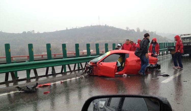 Ferrarik balesete Kínában