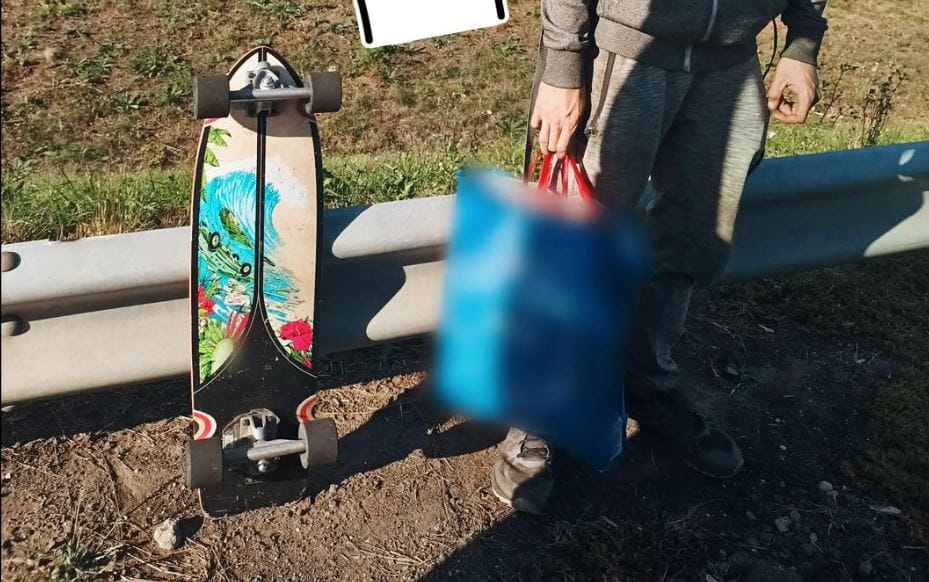 Az M3-as autópályán gurult hazafelé egy gördeszkás