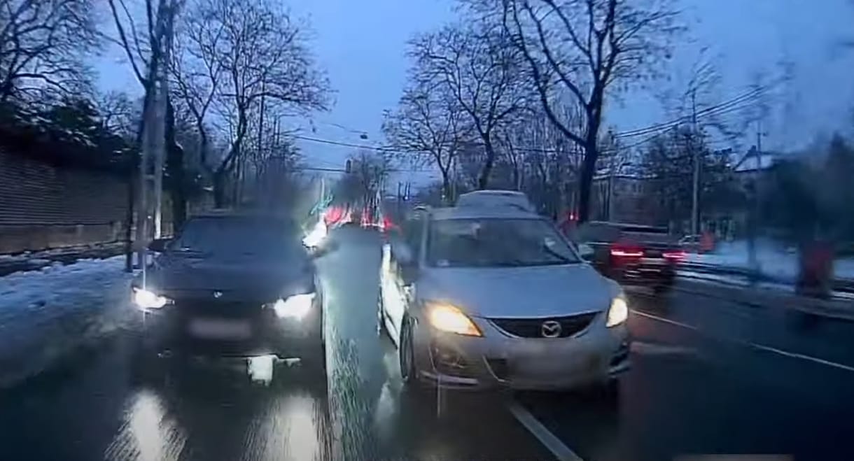 BMW-s és mazdás izmozott egymással a Fiumei úton – videó