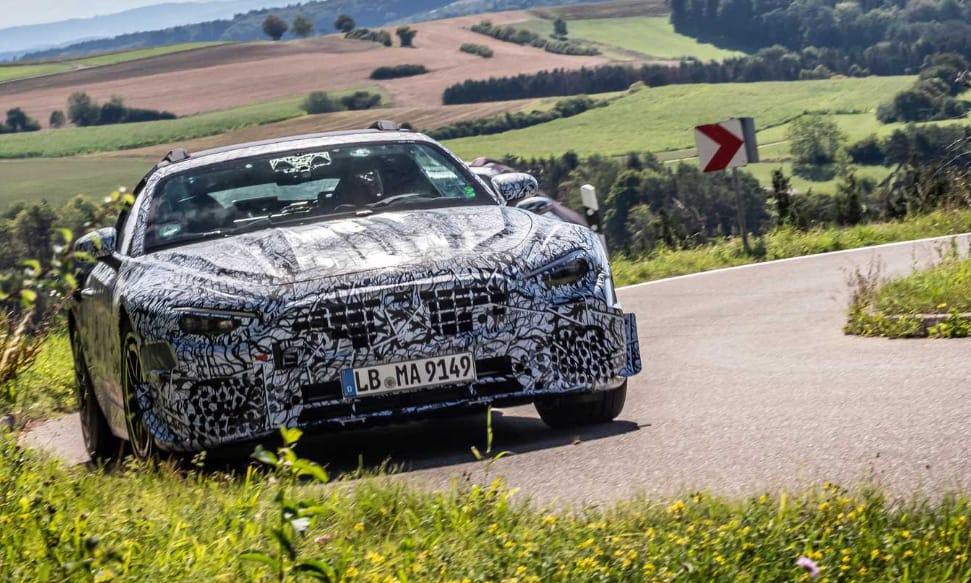 Még csak rút kiskacsaként, de már megmutatták az új Mercedes SL-t