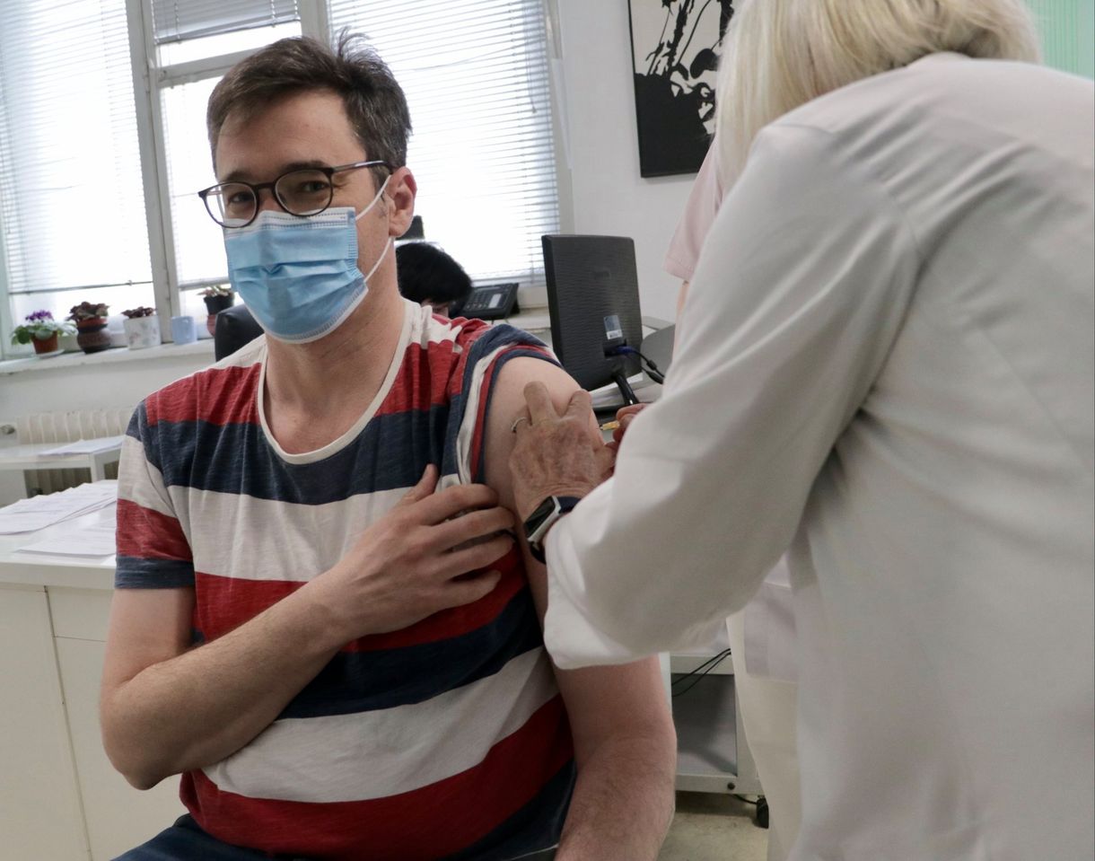 Karácsony: Szabadnap jár az oltás után a fővárosi cégeknél