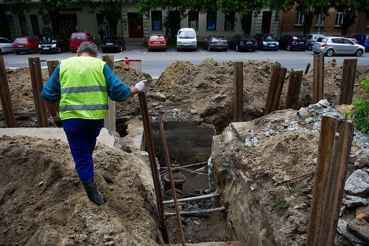 Újabb zsíros falatért tepernek a kínos OLAF-ügy szereplői