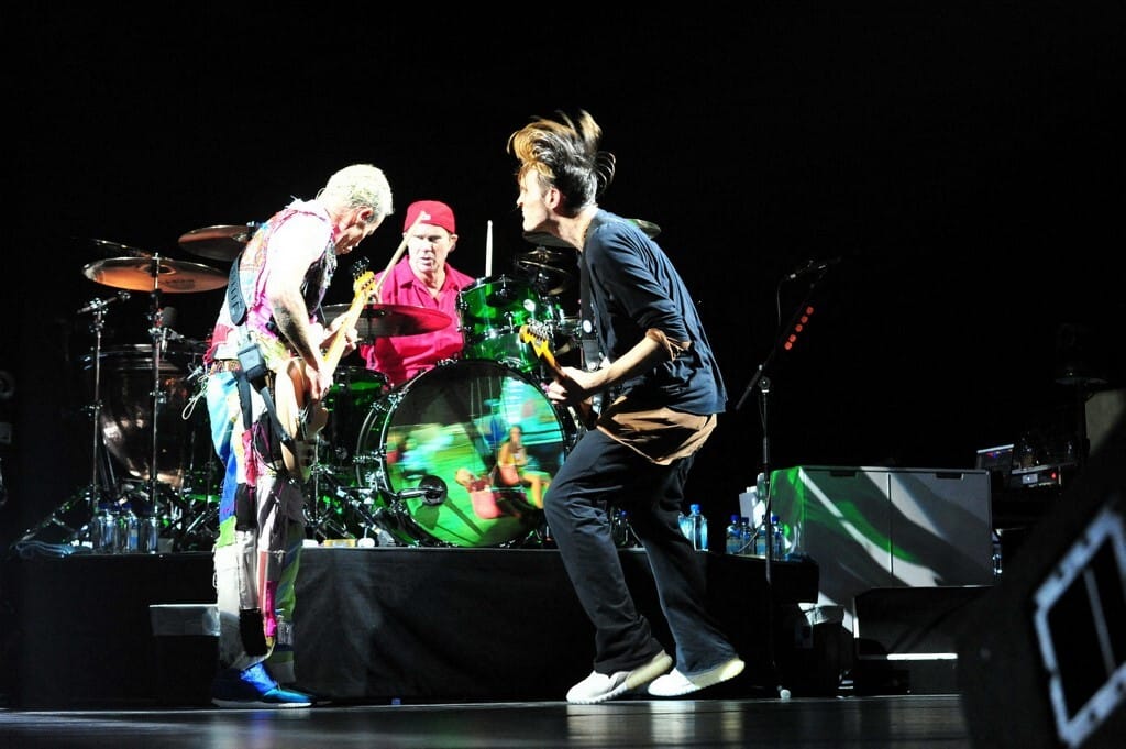 Halálra gázolt egy gyalogost a Red Hot Chili Peppers volt gitárosa, de nem kell börtönbe mennie