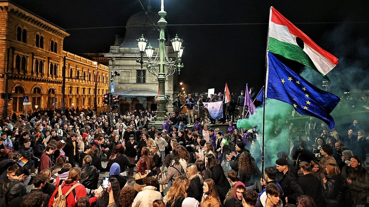 Megint négy hidat bénítottak meg a tüntetők, Hadházy 24 órás demonstrációt ígért jövő keddre