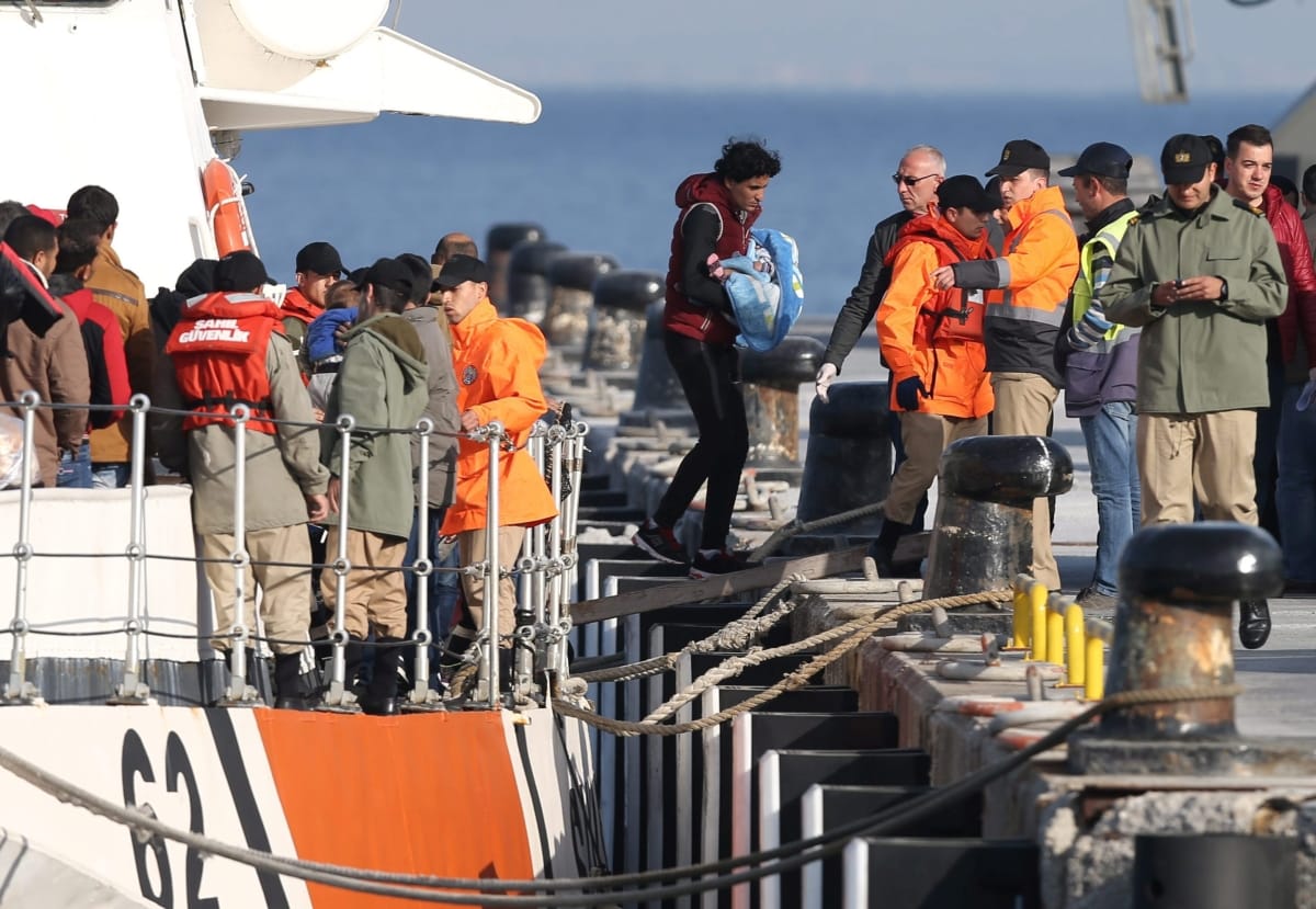 Európa észak-afrikai befektetésekkel fékezné a migrációs hullámot