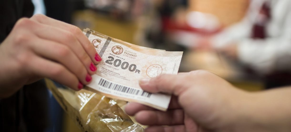 Néhány városban akkor is jár ajándék Erzsébet-utalvány, ha a kormány nem ad