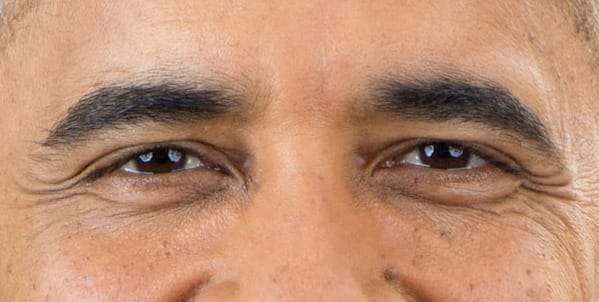 Barack Obama felcsapta a Mikulás-sapkát, és beugrott egy gyerekkórházba – videó