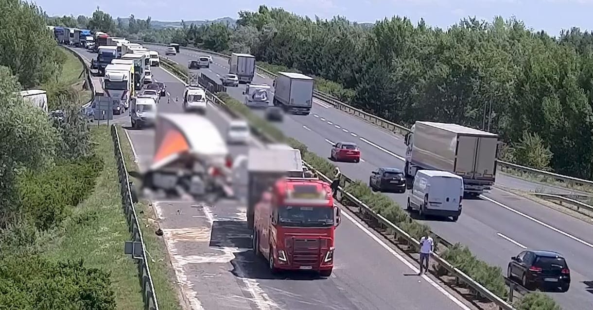 Így történt a pénteki tragikus kamionbaleset az M1-esen – videó