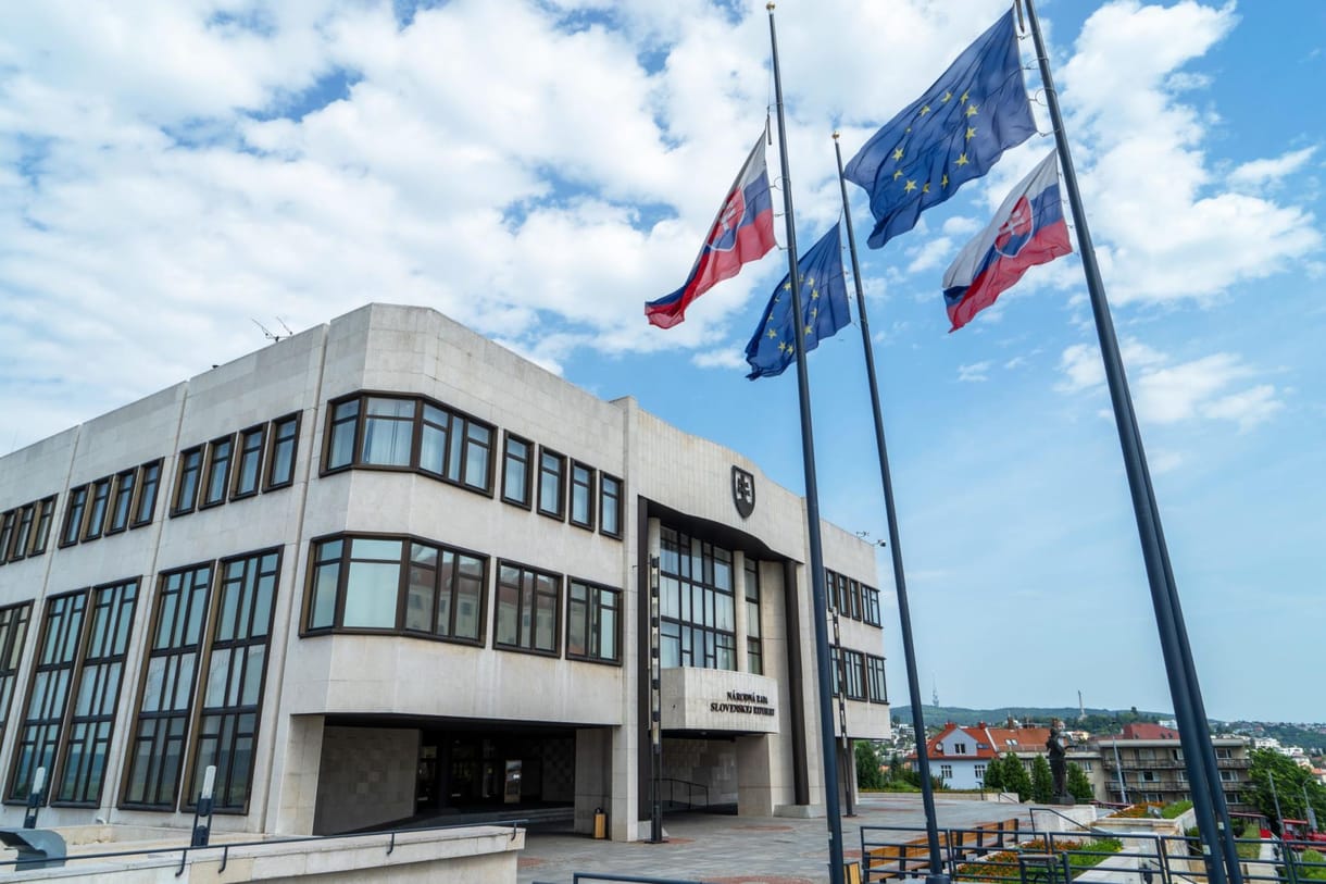 A szélsőjobboldaliak és a populisták hajráznak jobban a szlovák kampányban