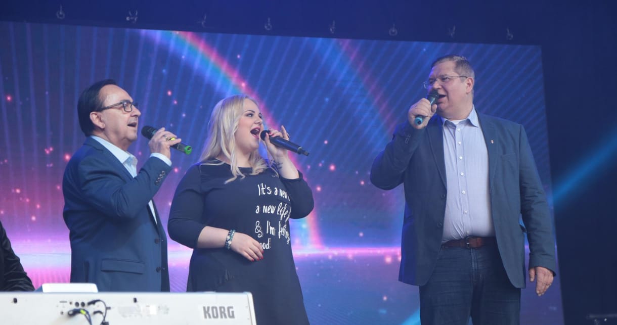 Így (nem) kampányol Fásy Ádám az Orbán család ügyvédje mellett