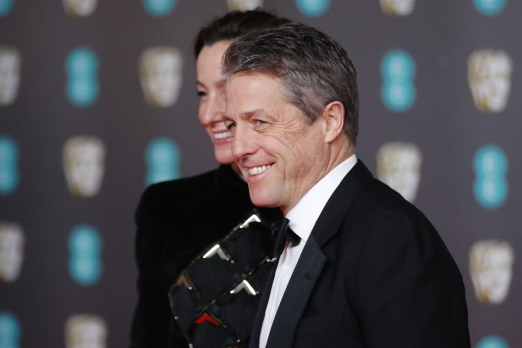 Renée Zellweger butuska ruháját dicsérve gratulált Hugh Grant (videó)