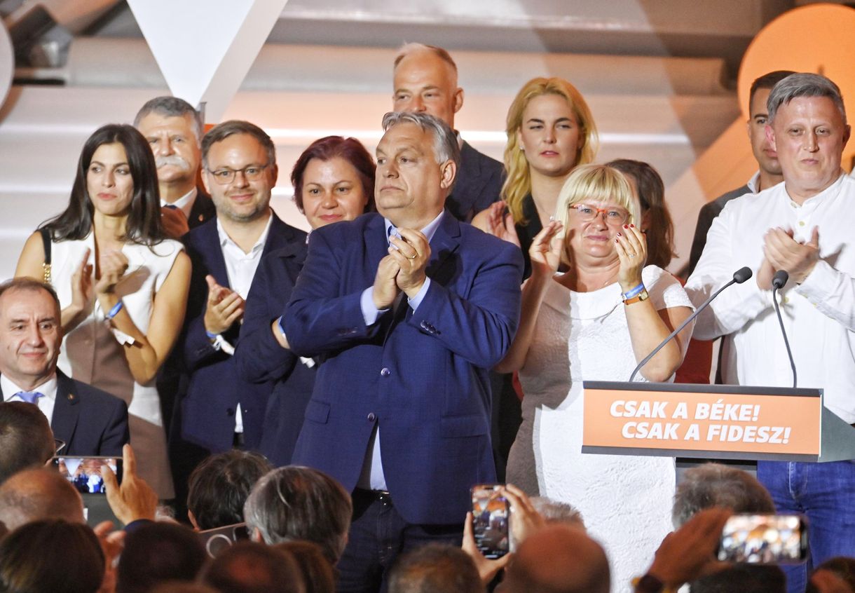 A HVG szavazása szerint Orbán bukóban van, jobban járna a Fidesz, ha mással vágna neki a jövő évi választásnak
