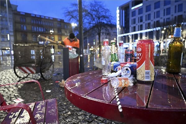 300 köbméter szemét maradt Budapest utcáin a szilveszteri bulik után